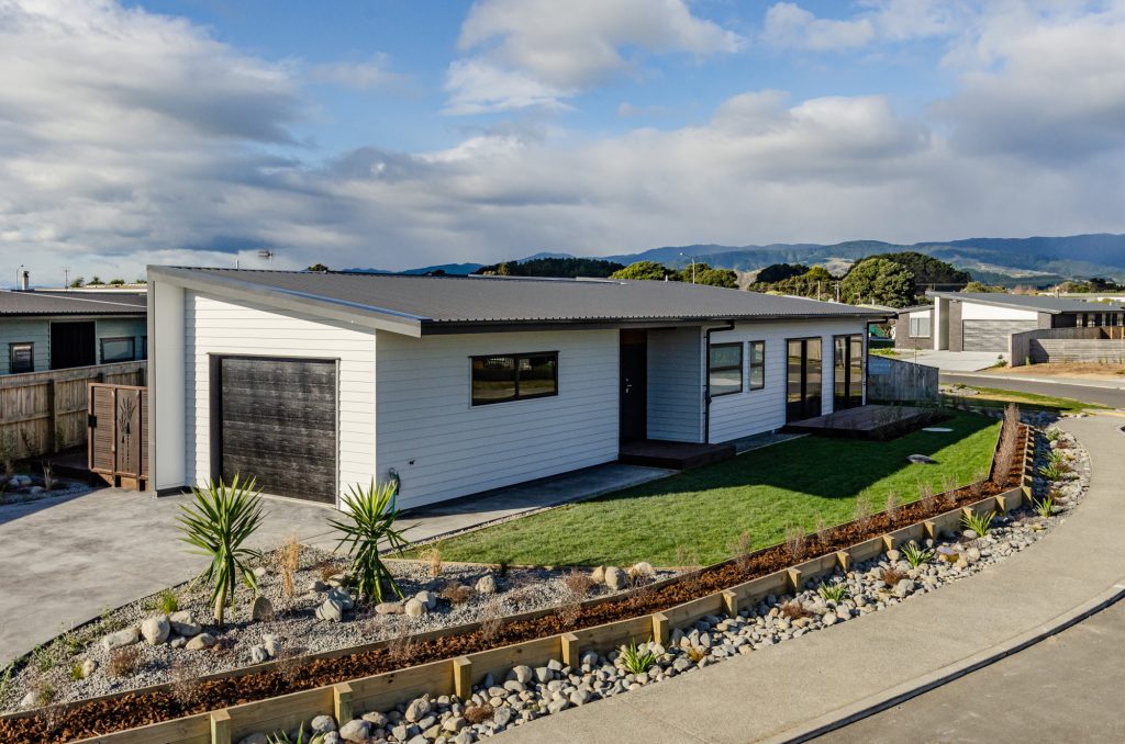 3 Bedroom family home in Otaki Beach